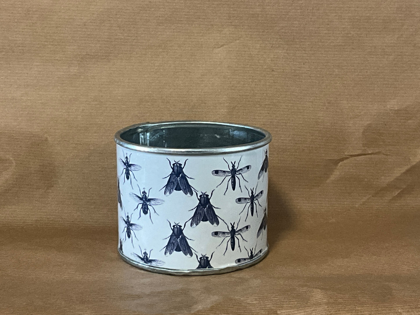 Small fly/bug tin