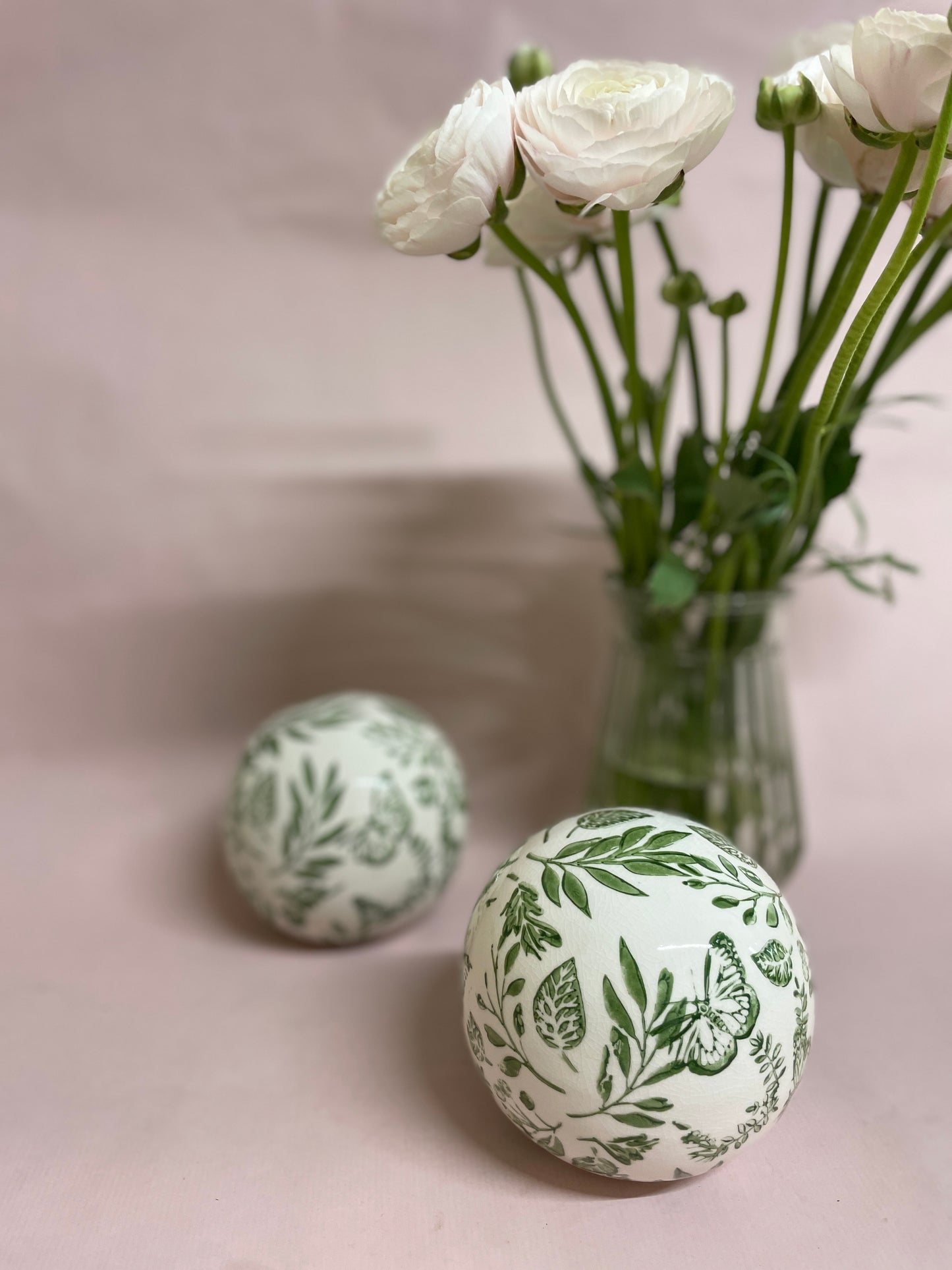 Decorative ceramic ball - green