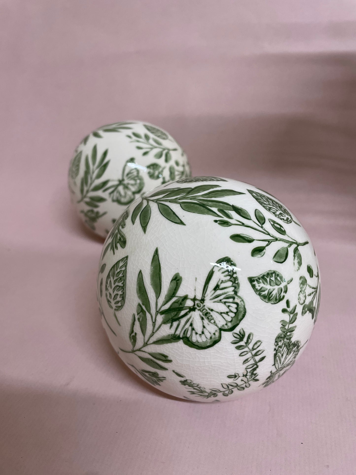 Decorative ceramic ball - green