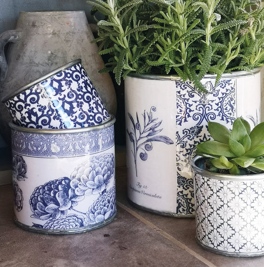 Small floral tin